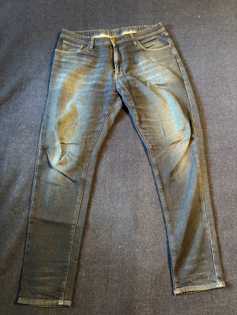 Uniqlo Men's Slim Tapered Sweatpants Jeans in Dark Blue, size Large (W33-36 inch